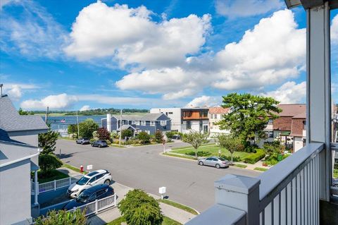 Single Family Residence in Atlantic Beach NY 2 Bridge Plaza #4 1.jpg