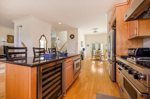 Single Family Residence in Atlantic Beach NY 2 Bridge Plaza #4 5.jpg