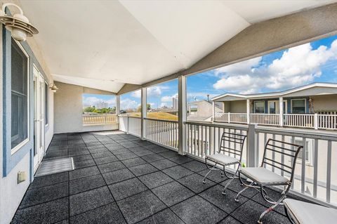 Single Family Residence in Atlantic Beach NY 2 Bridge Plaza #4 27.jpg