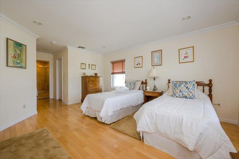 Single Family Residence in Atlantic Beach NY 2 Bridge Plaza #4 21.jpg