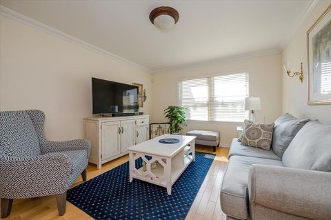 Single Family Residence in Atlantic Beach NY 2 Bridge Plaza #4 11.jpg
