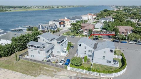 Single Family Residence in Atlantic Beach NY 2 Bridge Plaza #4.jpg