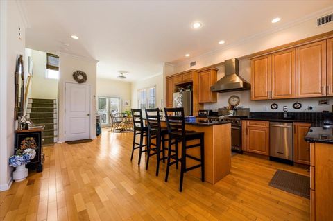 Single Family Residence in Atlantic Beach NY 2 Bridge Plaza #4 4.jpg