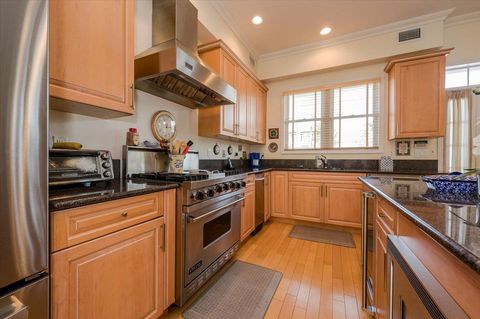 Single Family Residence in Atlantic Beach NY 2 Bridge Plaza #4 6.jpg