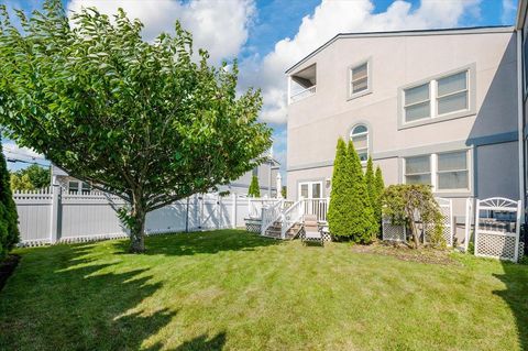 Single Family Residence in Atlantic Beach NY 2 Bridge Plaza #4 16.jpg