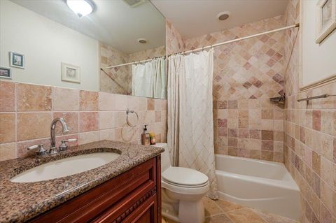 Single Family Residence in Atlantic Beach NY 2 Bridge Plaza #4 25.jpg
