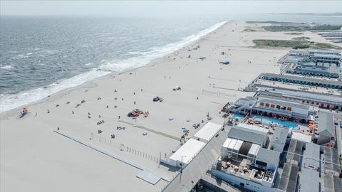 Single Family Residence in Atlantic Beach NY 2 Bridge Plaza #4 30.jpg
