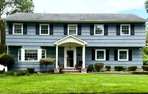 Single Family Residence in Smithtown NY 16 Crawford Street.jpg