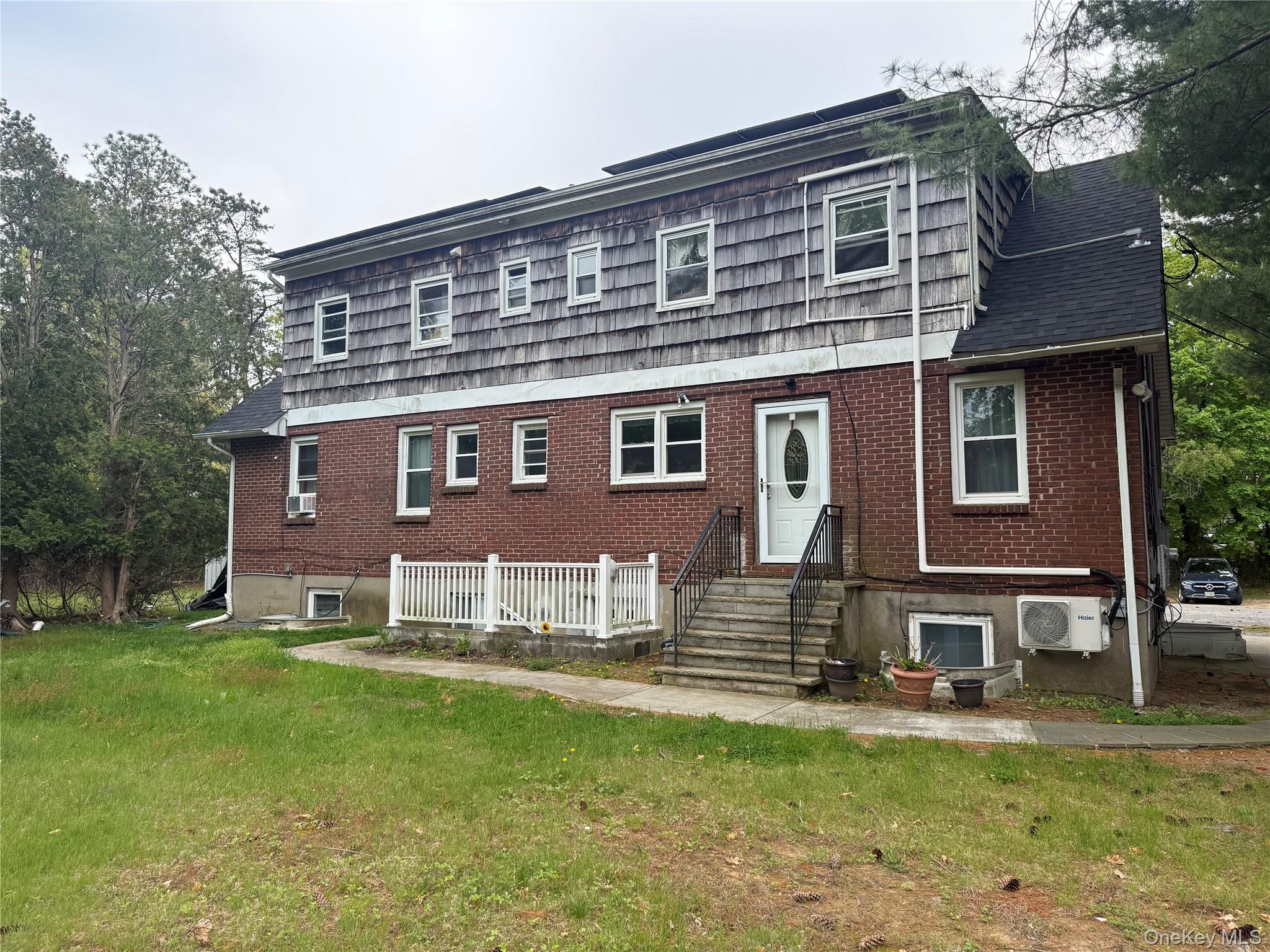 5 Wedgewood Dr, Coram, NY 11727 photo