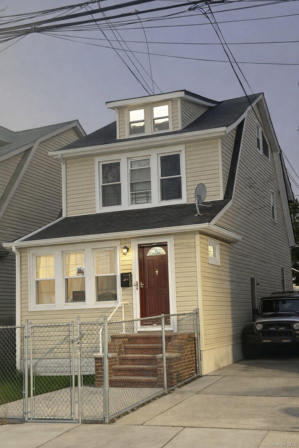 13723 249th St, Rosedale, NY 11422