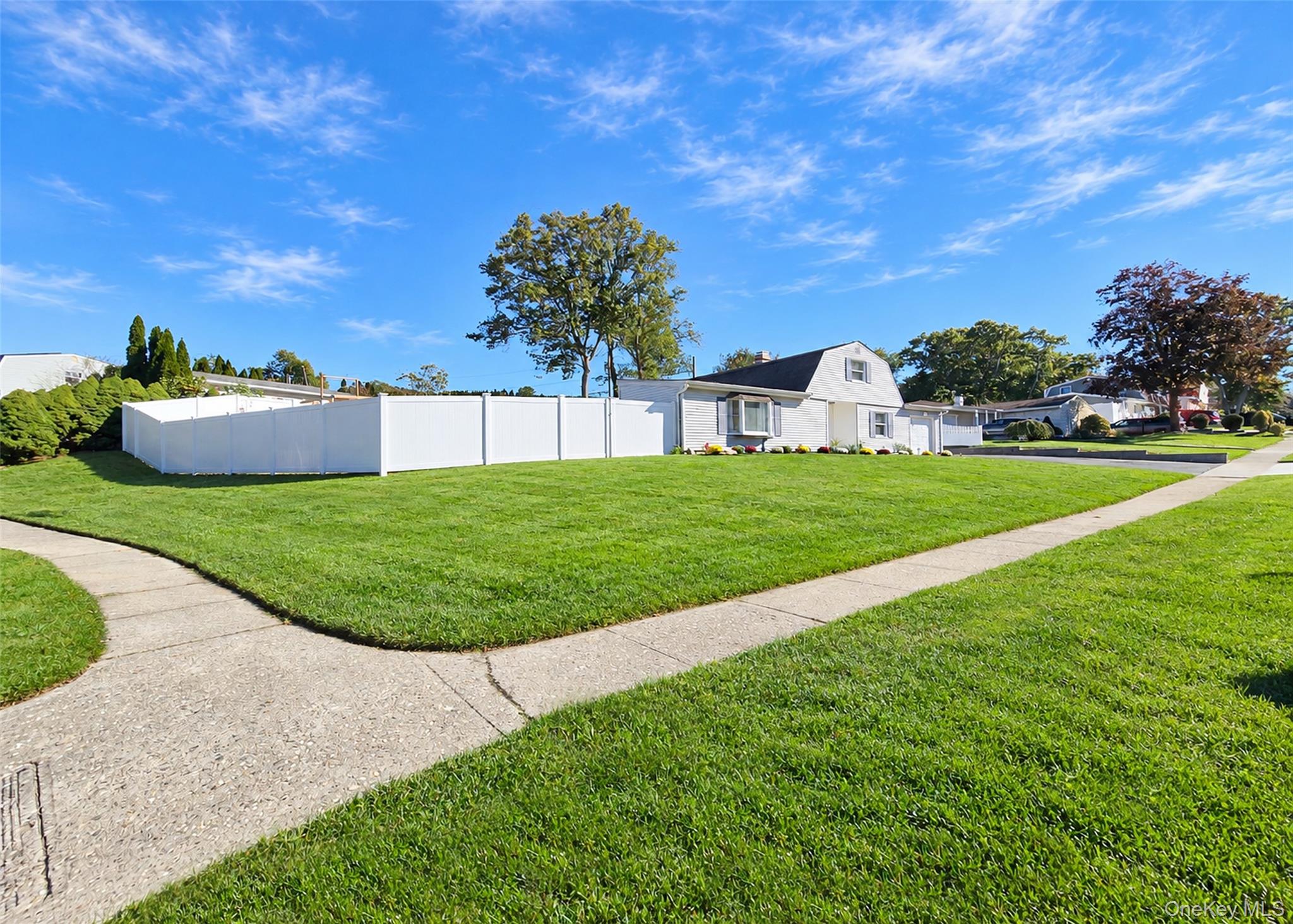 1343 Waverly Ave, Farmingville, NY 11738 photo