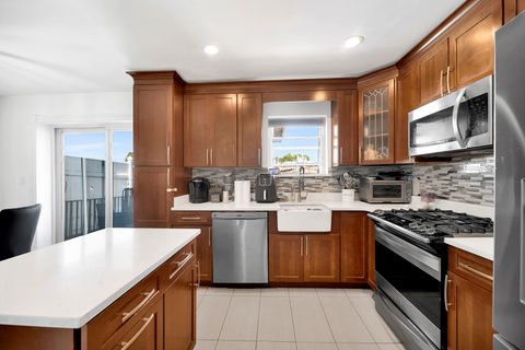Single Family Residence in Bronx NY 946 Balcom Avenue.jpg