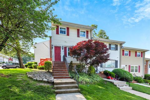 Condominium in Spring Valley NY 22 Sharon Drive.jpg