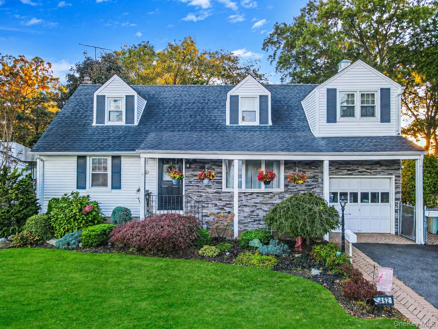 462 Hull St, East Meadow, NY 11554