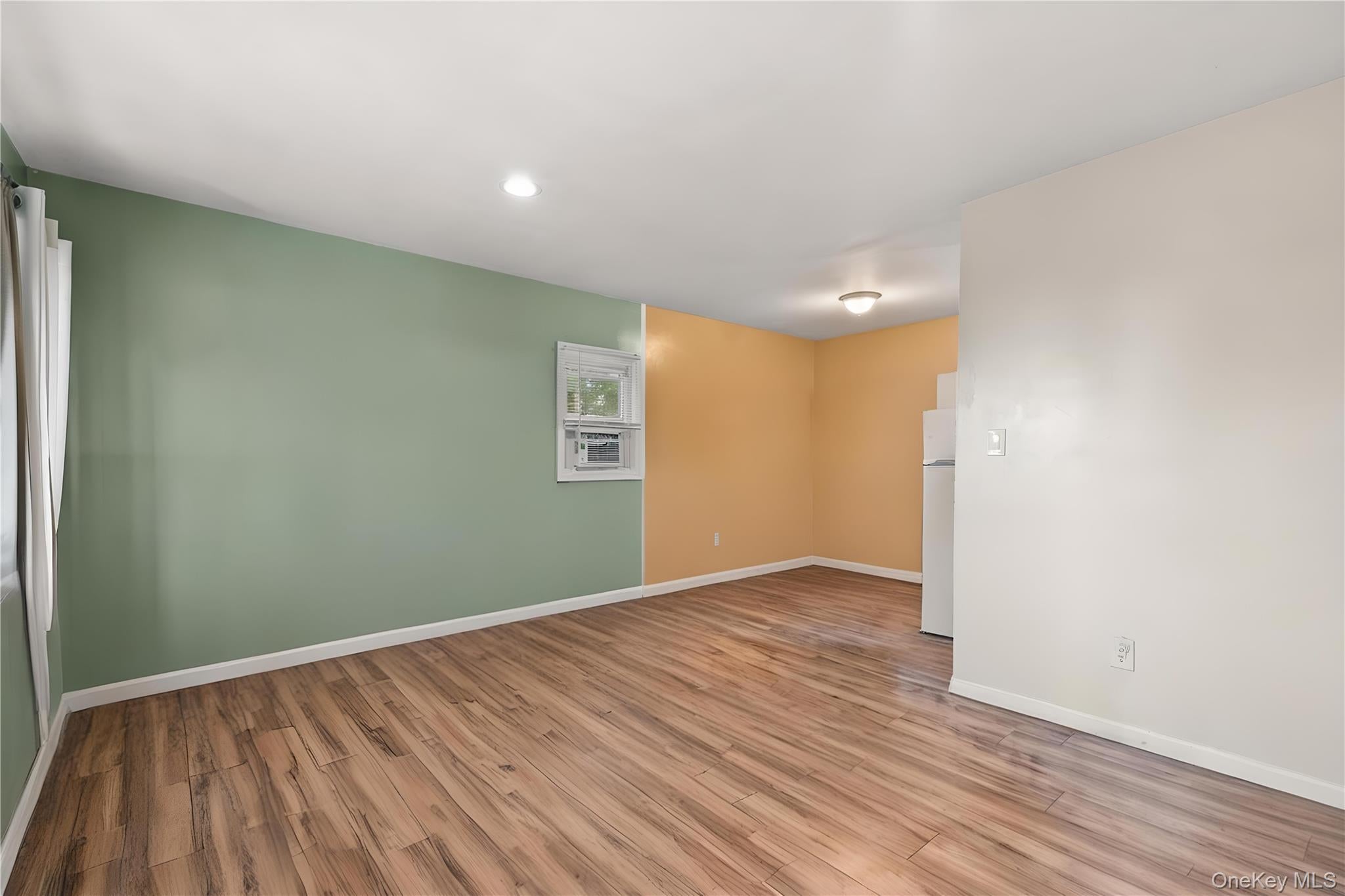 70 E Lakeland St, Bay Shore, NY 11706 photo
