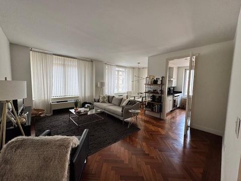 Condominium in New York (Manhattan) NY 400 E 51st Street #4B.jpg