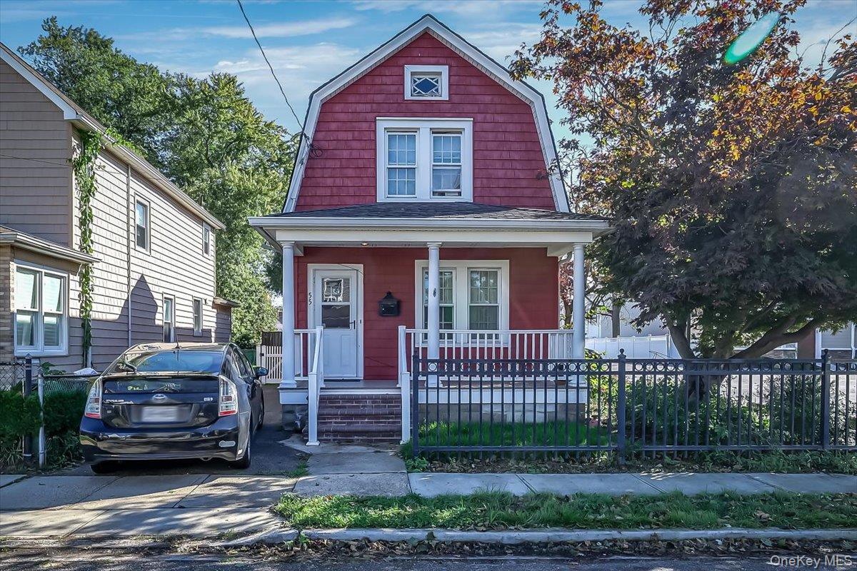 55 Columbia St, Farmingdale, NY 11735