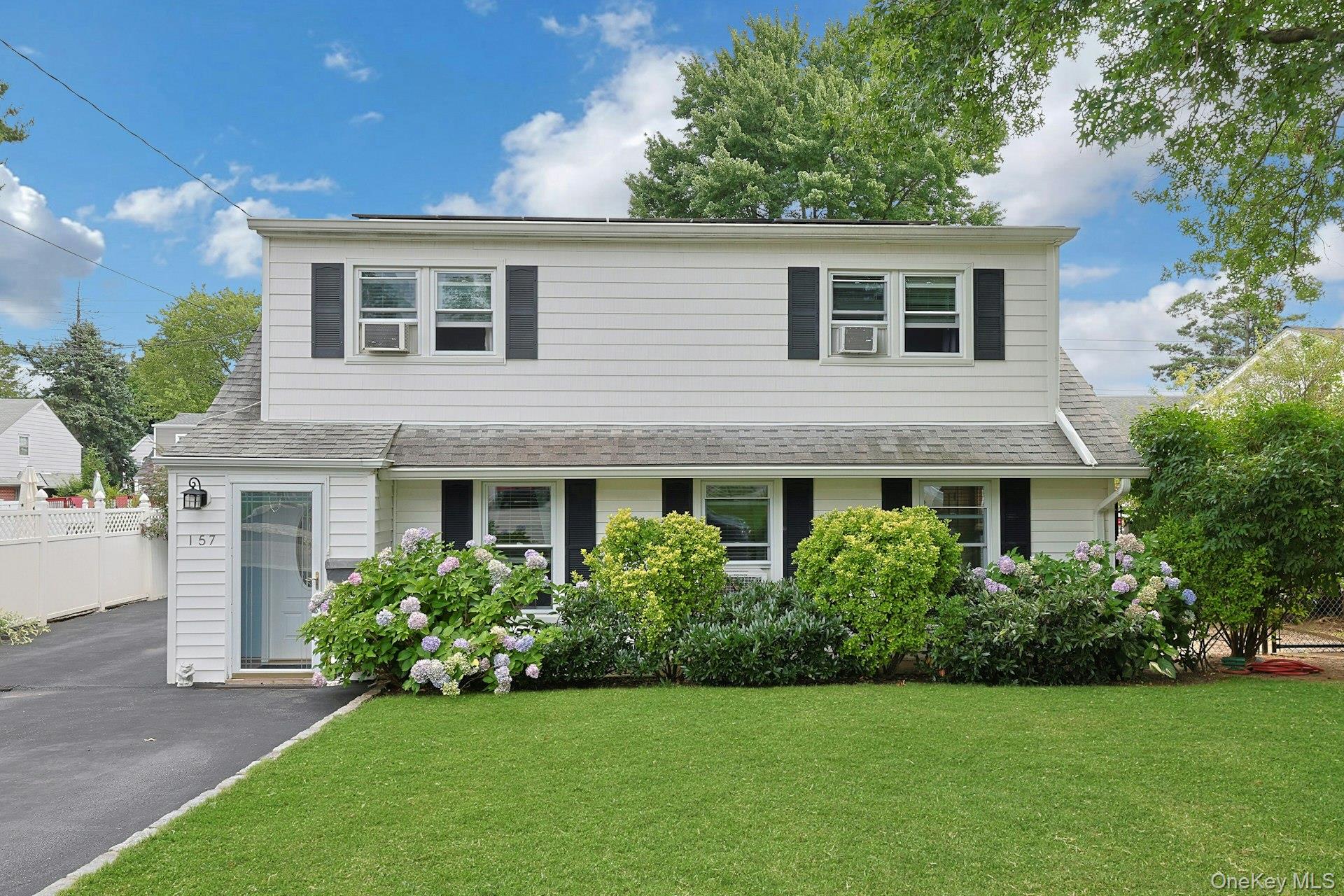 157 Whitman Rd, Yonkers, NY 10710