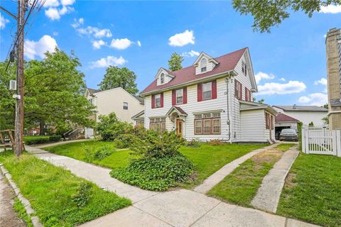 Single Family Residence in Addisleigh Park NY 11480 178th Place.jpg