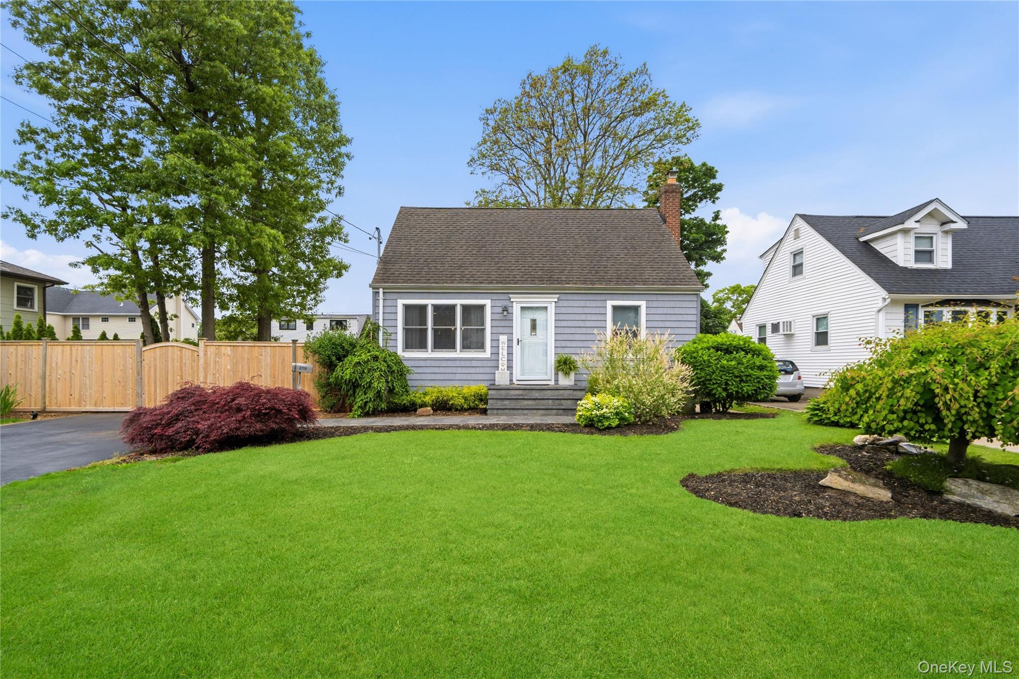 319 Fulton Ave, Lindenhurst, NY 11757