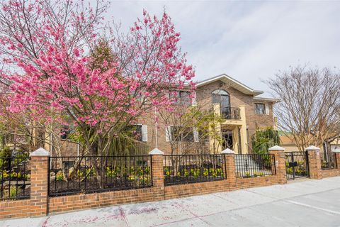 Duplex in Flushing NY 63-39 136th Street.jpg