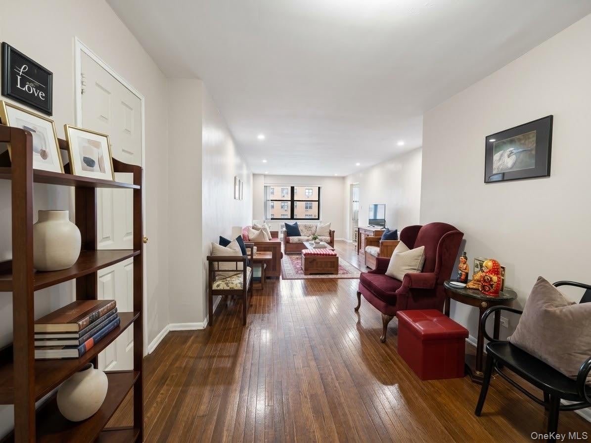 9430 60th Ave, Elmhurst, NY 11373
