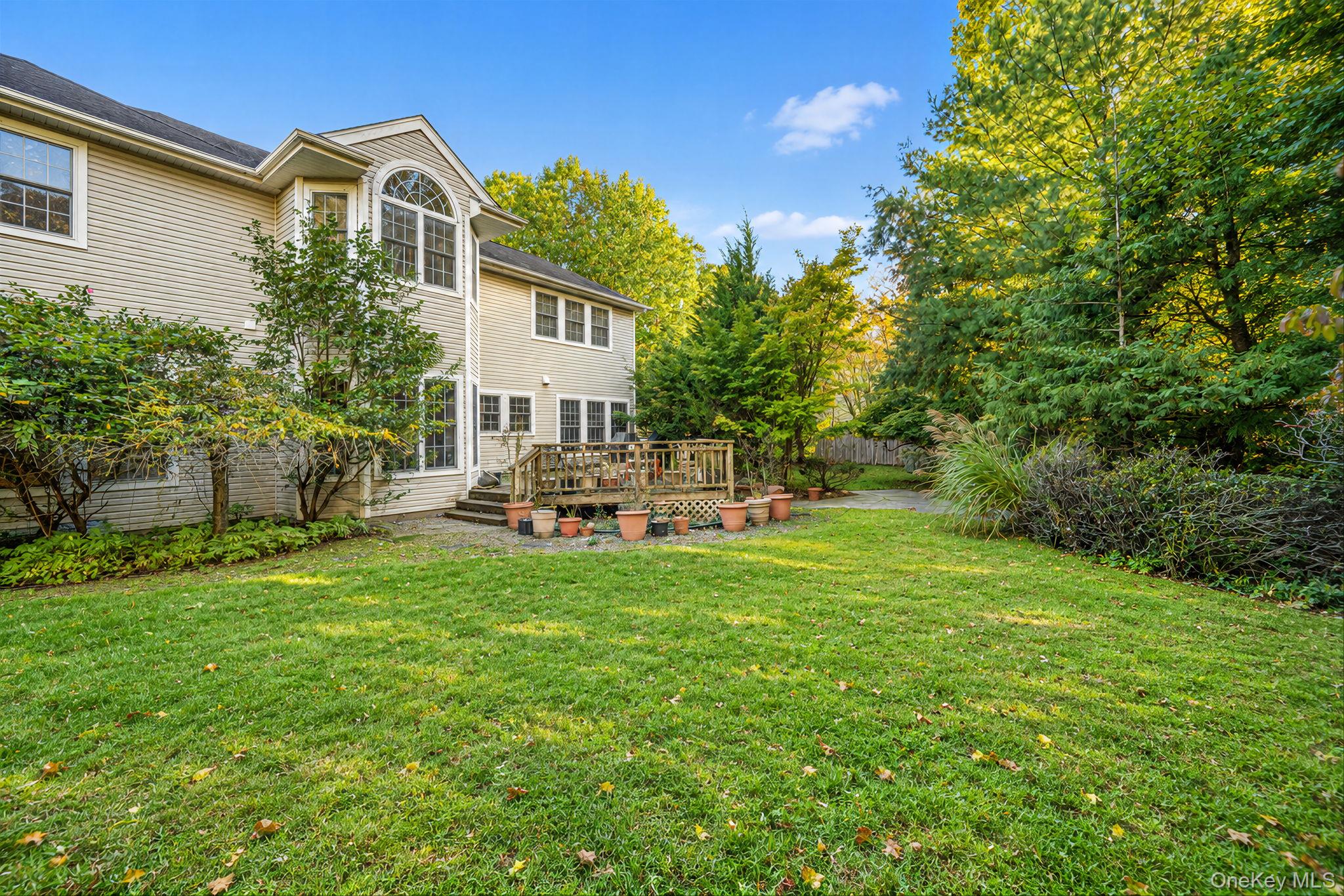 9 Cobbler Ln, East Setauket, NY 11733 photo