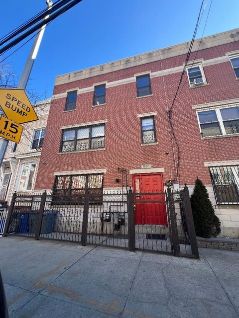 Single Family Residence in Bronx NY 646 Saint Anns Avenue.jpg