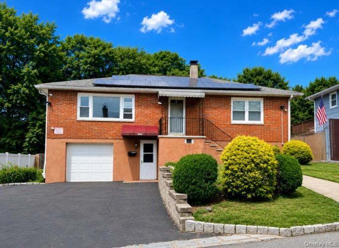 10 Entrance Ct, Yonkers, NY 10710