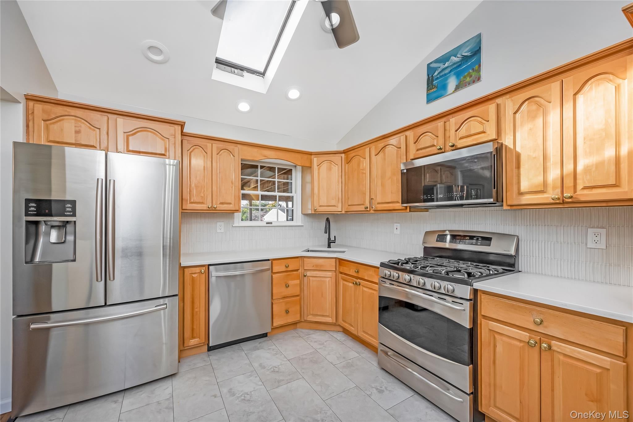 655 Molloy St, Copiague, NY 11726 photo