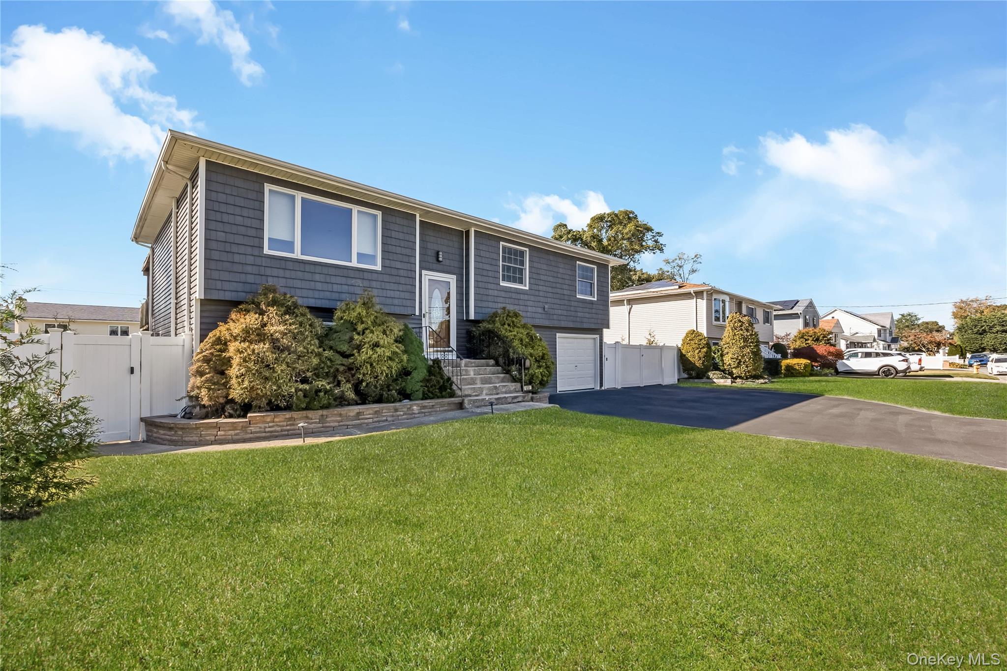655 Molloy St, Copiague, NY 11726
