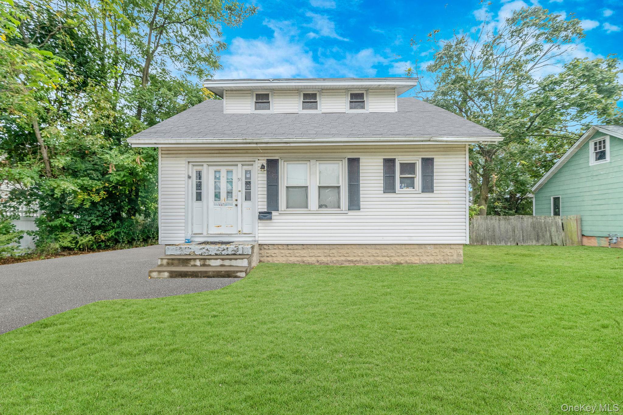 55 Neck Ct, West Babylon, NY 11704