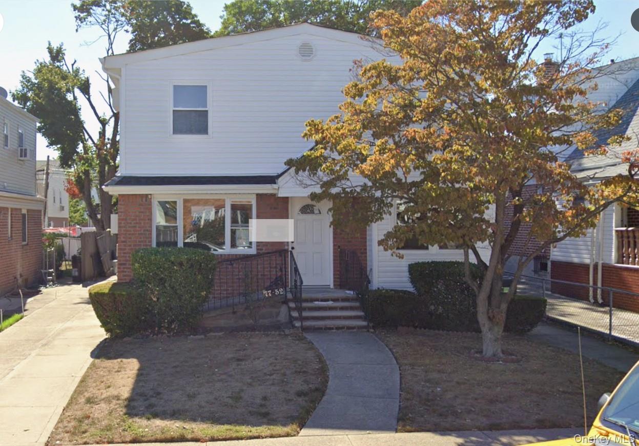 7752 252nd St, Bellerose, NY 11426