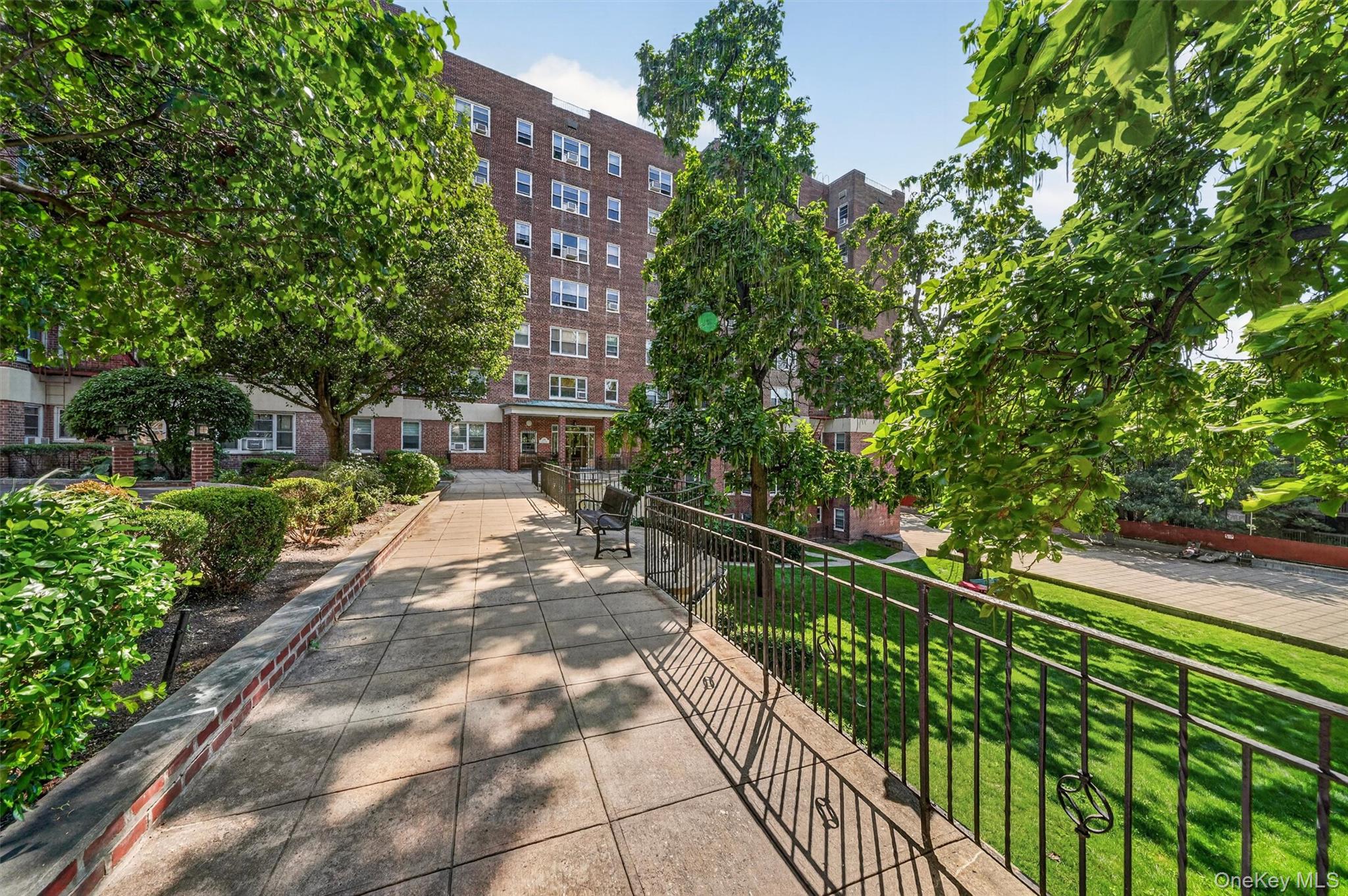 280 Collins Ave #1 A, Mount Vernon, NY 10552 photo
