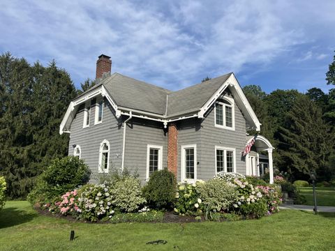 Single Family Residence in Oyster Bay Cove NY 79 Cove Road.jpg