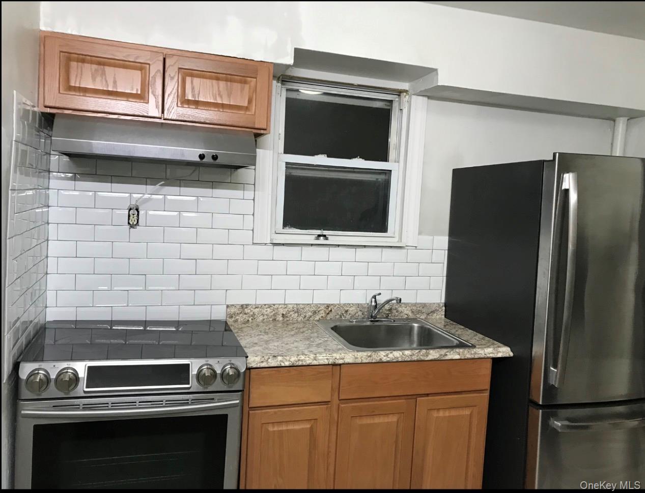 439 Thieriot Ave, Bronx, NY 10473 photo