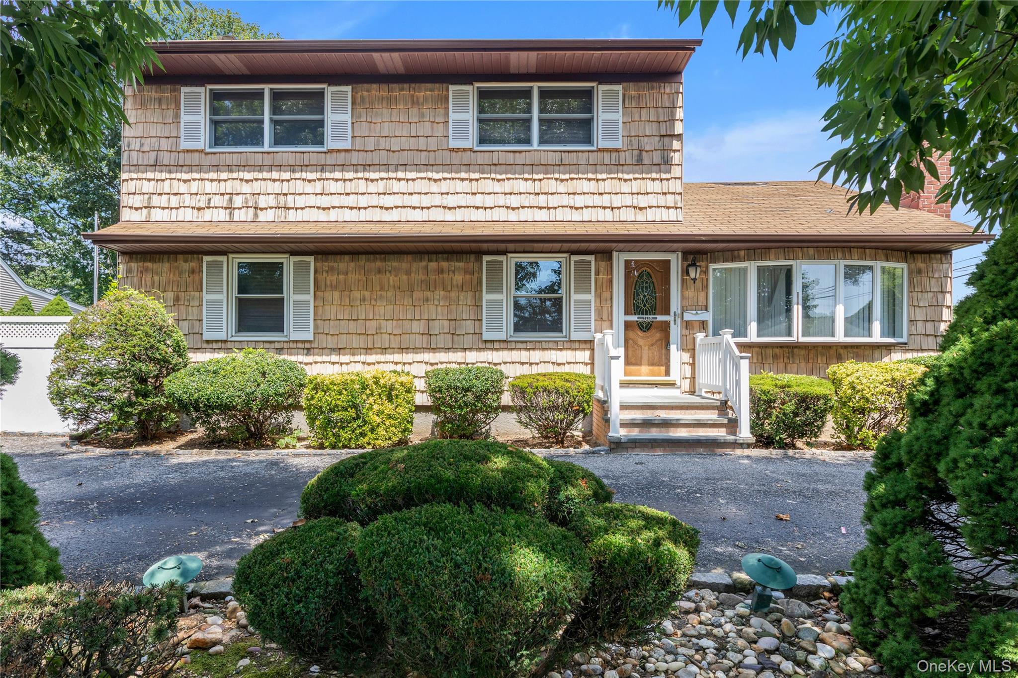 2739 Oak Dr, Bellmore, NY 11710