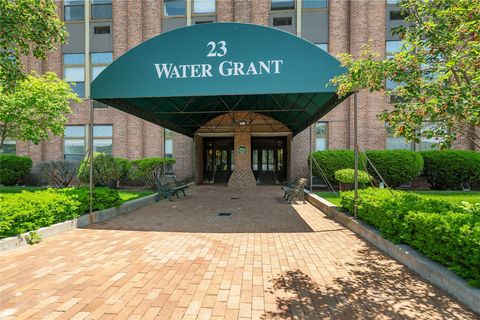 Condominium in Yonkers NY 23 Water Grant Street #4J.jpg