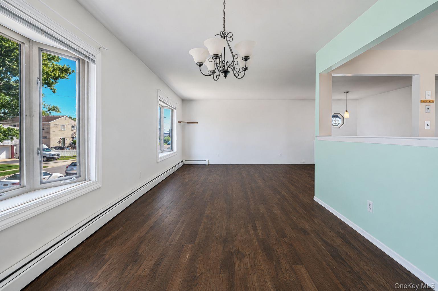 233 E Alhambra Ave, Lindenhurst, NY 11757 photo