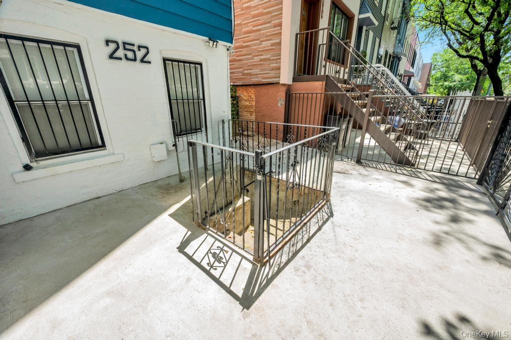 252 Woodbine St, Brooklyn, NY 11221 photo