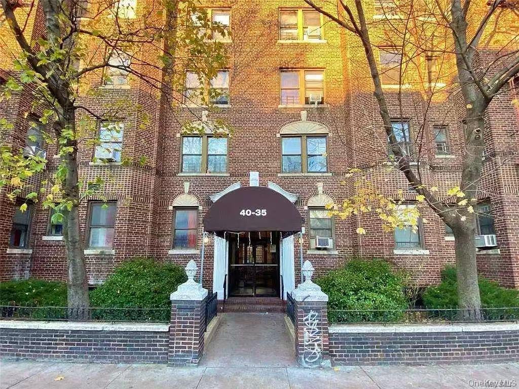 40 35 Ithaca St, Elmhurst, NY 11373
