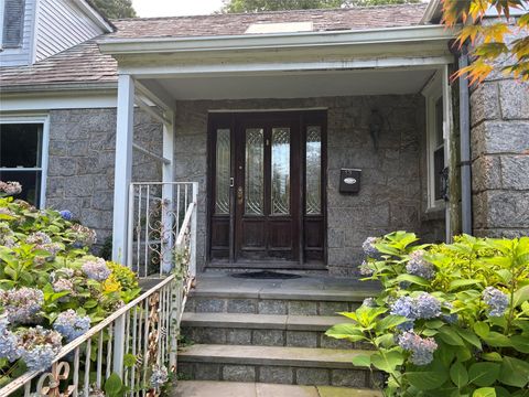 Single Family Residence in Great Neck NY 13 Laurel Drive.jpg