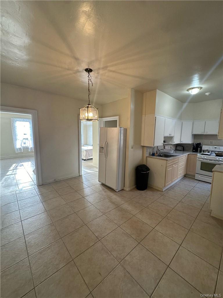 2922 Barnes Ave #6 E, Bronx, NY 10467 photo