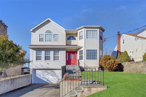 Single Family Residence in Albertson NY 150 Sampson Avenue.jpg