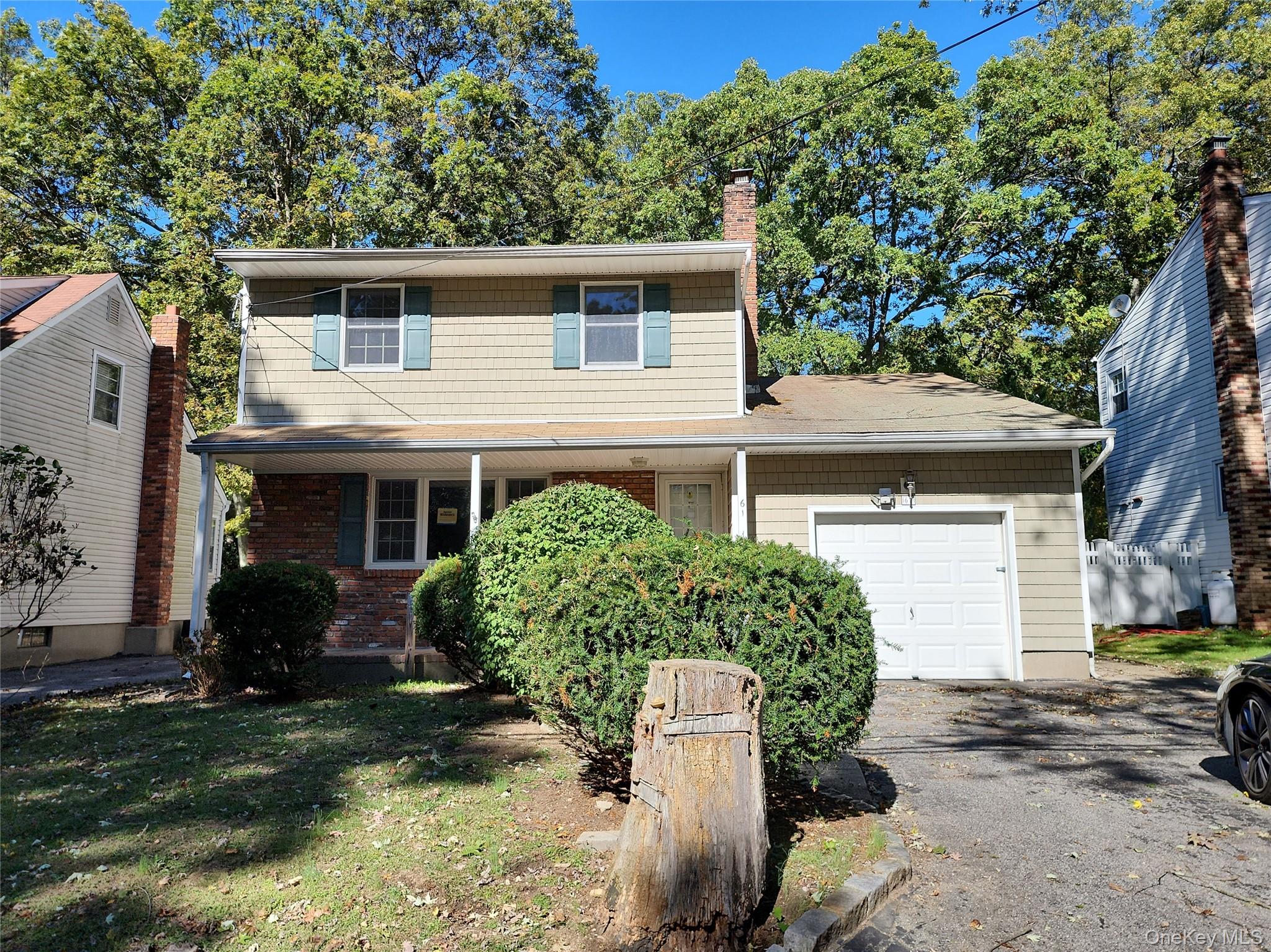 61 Pleasant St, Huntington, NY 11743