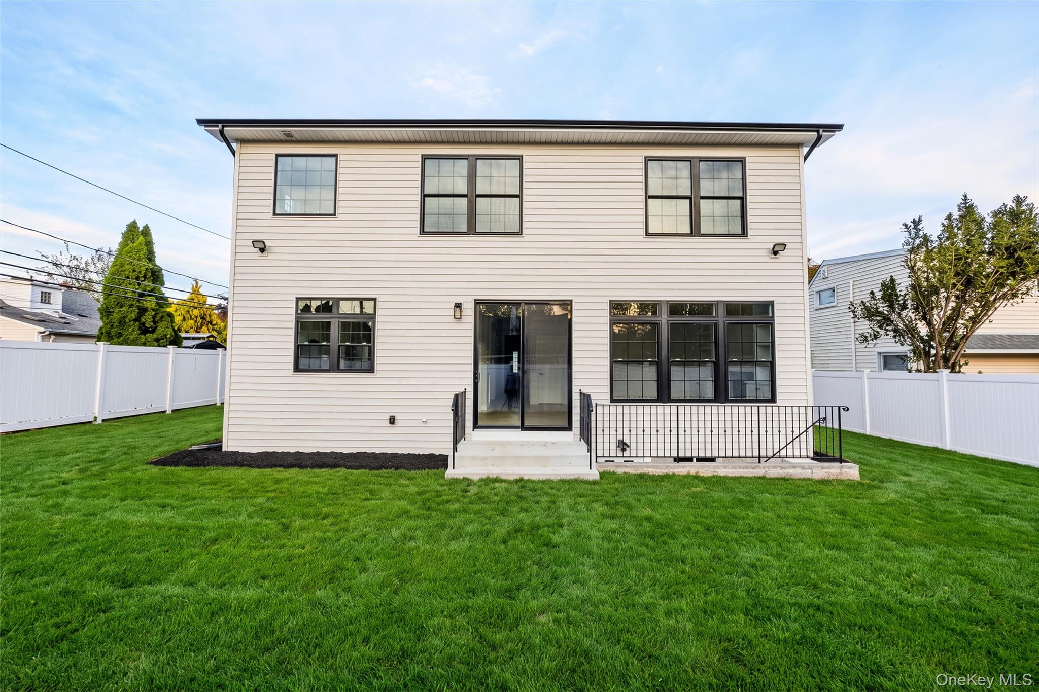 30 Briggs St, Hicksville, NY 11801 photo