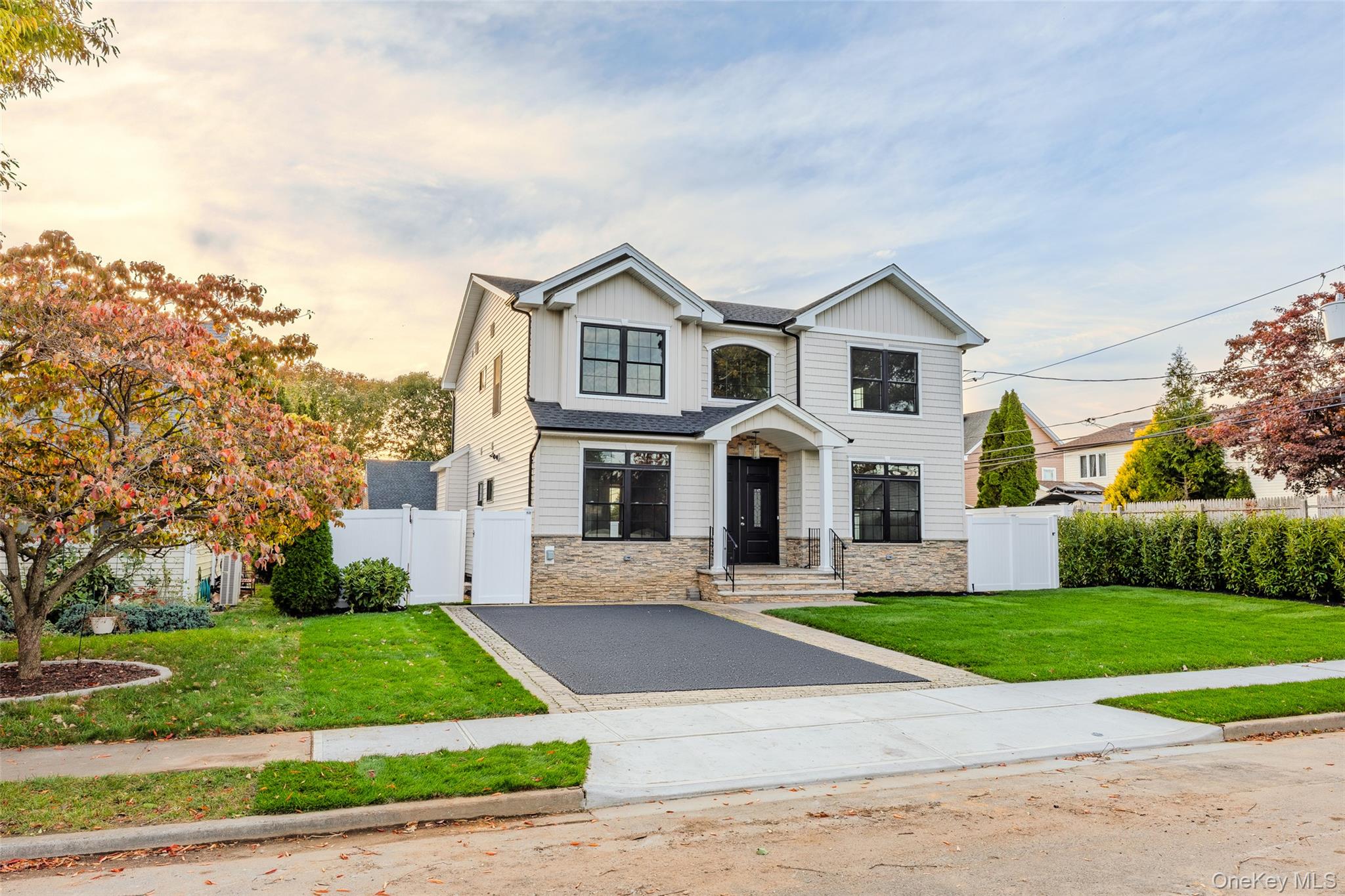 30 Briggs St, Hicksville, NY 11801