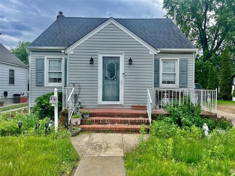 Single Family Residence in Elmont NY 29 Belmont Boulevard.jpg