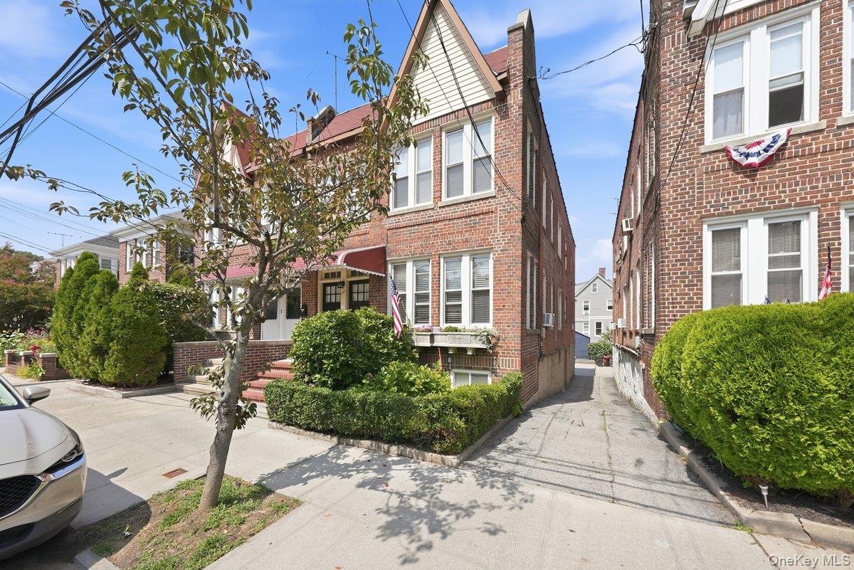 333 E 238th St, Bronx, NY 10470 photo