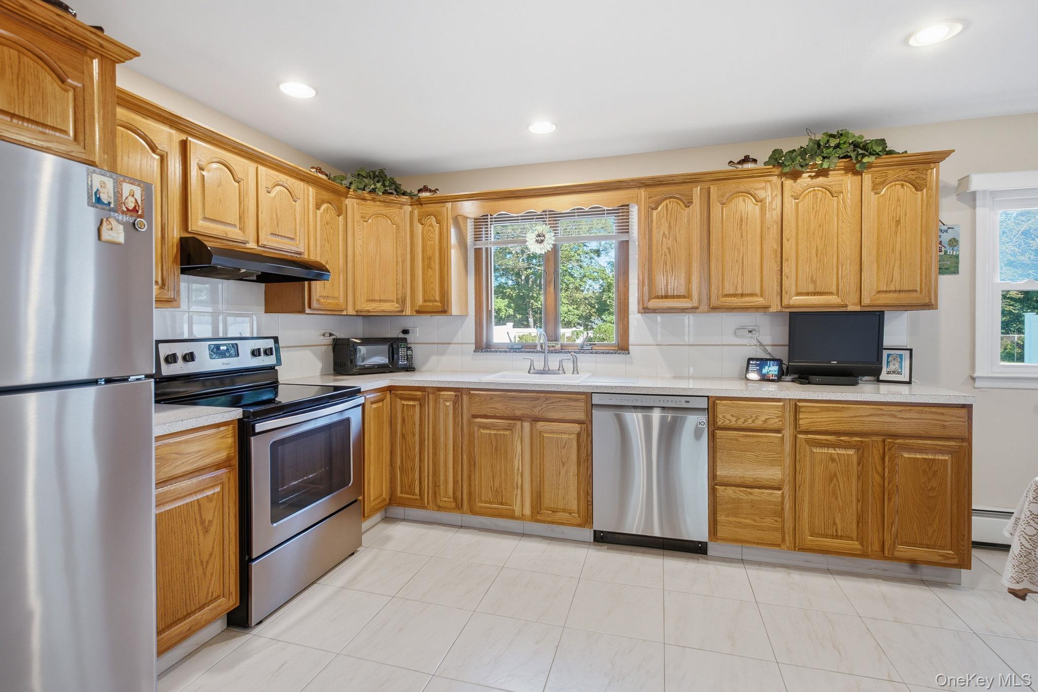 249 E 17th St, Huntington Station, NY 11746 photo
